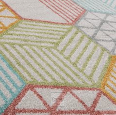 Bunter Teppich mit geometrischen Mustern
