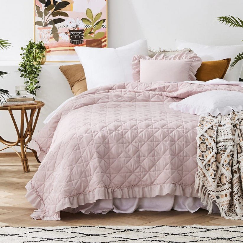 Розово капитонирано одеяло за двойно легло 200 х 220 см