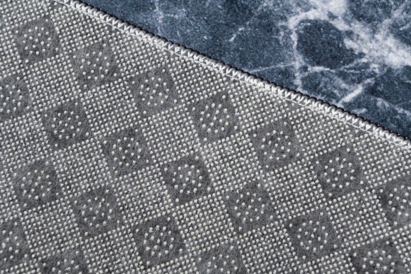Dunkler trendiger Teppich mit abstraktem Muster