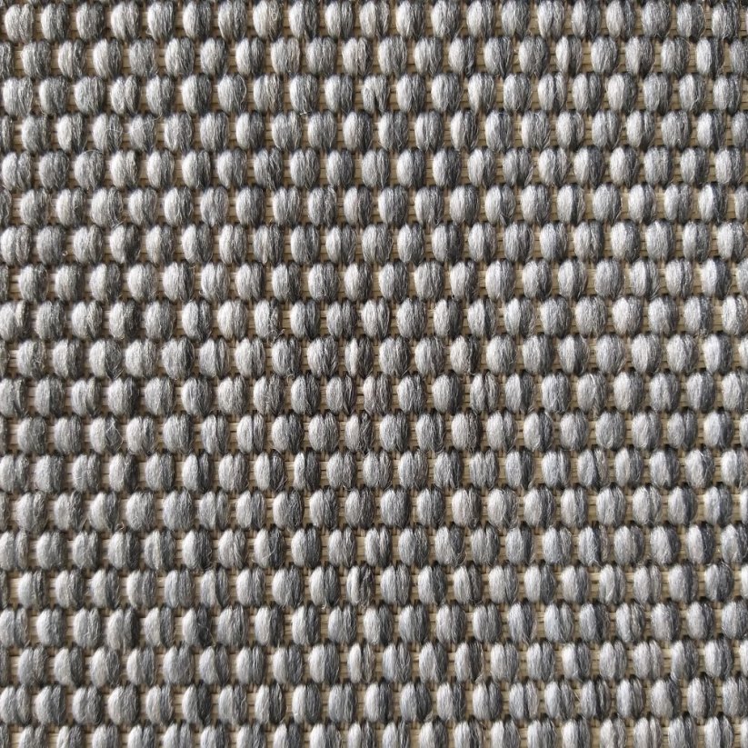 Schlichter und eleganter grauer glatter Teppich für vielseitigen Einsatz
