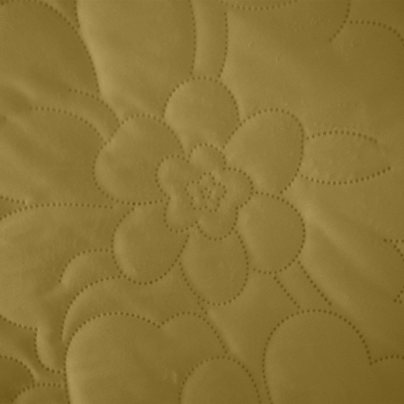 Jednofarebný dekoračný prehoz na posteľ žltej farby