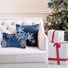 Modrá vianočná obliečka na vankúš zdobená snehovými vločkami