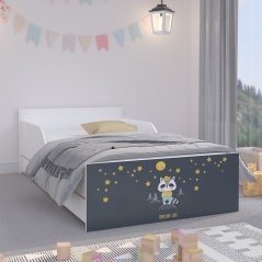 Kvalitná detská posteľ v tmavších farbách s motívom nočnej oblohy 160 x 80 cm