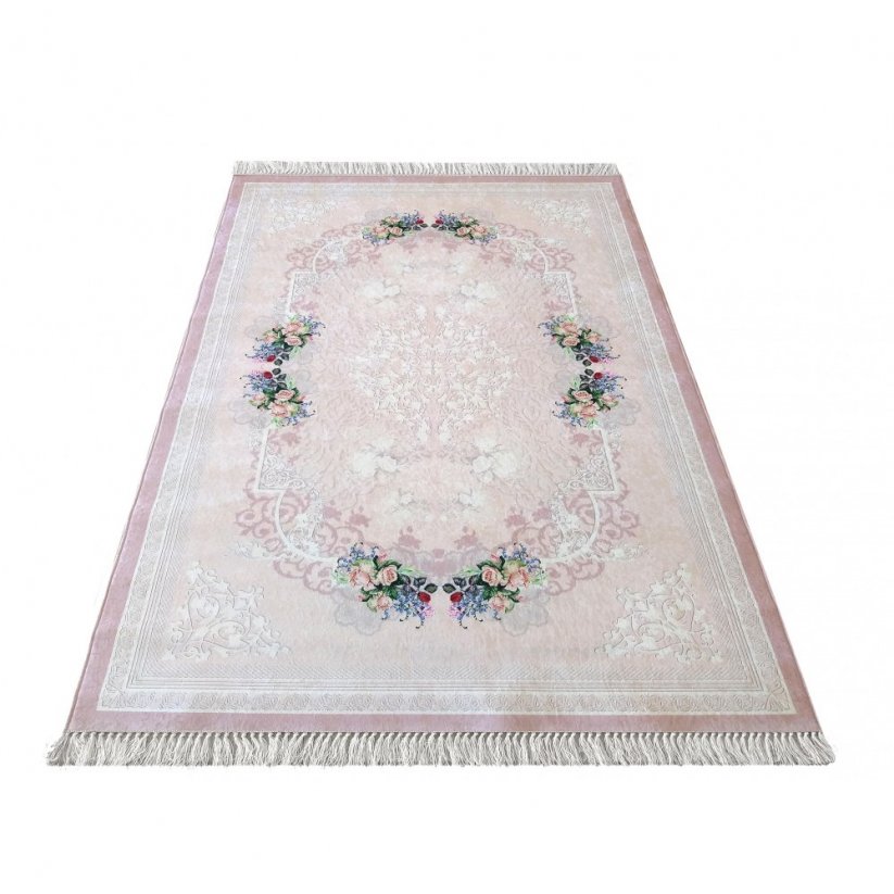 Jemný koberec v pudrově růžové barvě