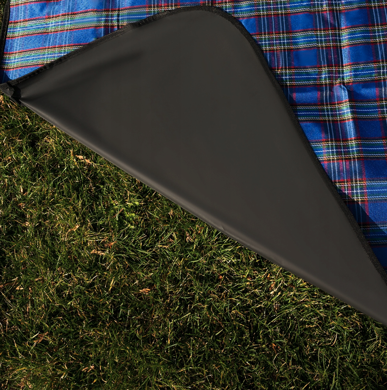 Pikniková deka v károvanom vzore 145 x 180 cm - modrá
