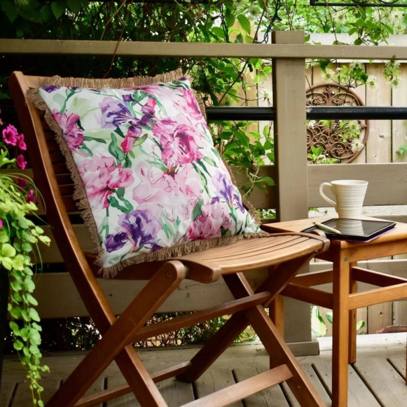 Vodoodolná záhradná obliečka na vankúš s kvetinovým motívom a strapcami