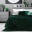 Moderný chlpatý prehoz na posteľ v tmavo zelenej farbe