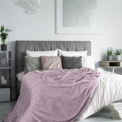 Hochwertige rosa Decke mit geometrischem Muster