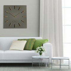 Veľké hodiny na stenu z dreva v sivej farbe