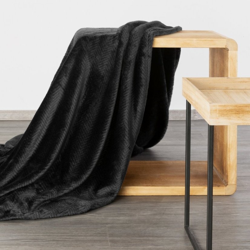 Elegantná čierna deka s jemným vzorom 170x210 cm Elegantná čierna deka s jemným vzorom 170x210 cm
