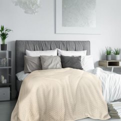 Weiche beige dekorative Decke