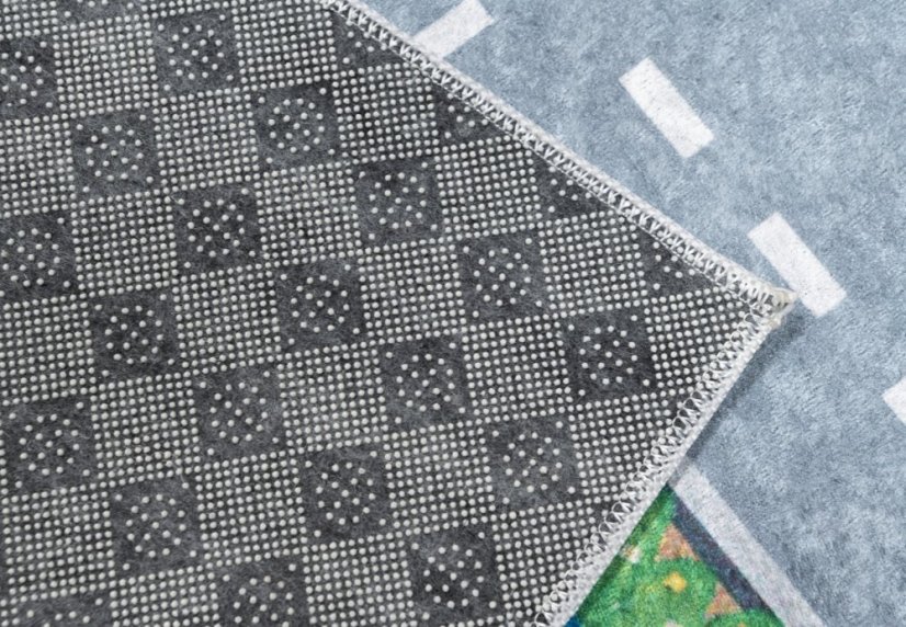 Gyermekszőnyeg a város egy részének motívumával 