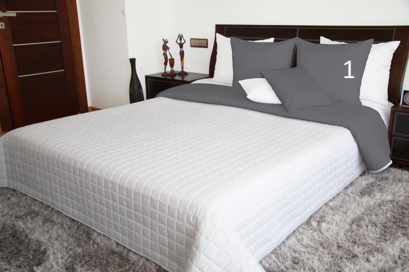 Dekorativní bílý oboustranný přehoz na manželskou postel