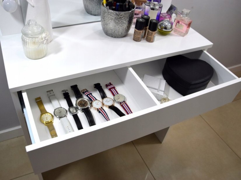 Toaletný stolík so svetielkami bez taburetky