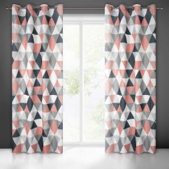Vorhang mit buntem geometrischem Muster