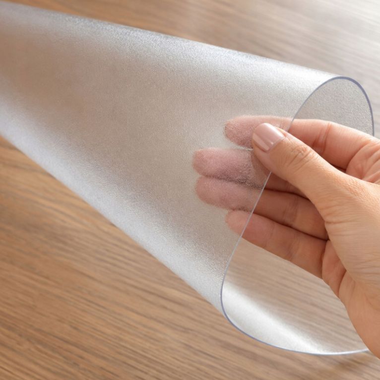 Průhledná ochranná podložka na stůl 120x60 cm