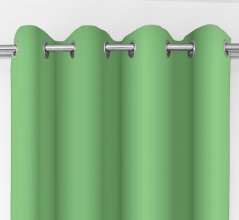Dekoračné jednofarebné závesy do spálne zelenej farby 