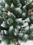Luxuriöser, leicht schneebeflockter künstlicher Tannenbaum mit Zapfen auf einem Stamm von 180 cm