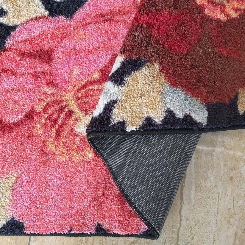 Affascinante tappeto con motivo floreale
