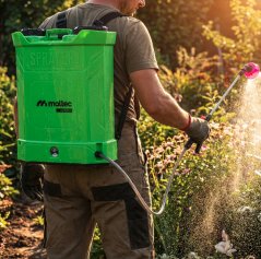 Akumulátorový zahradní postřikovač MASTERSPRAY 20L s 12V baterií a sadou trysek