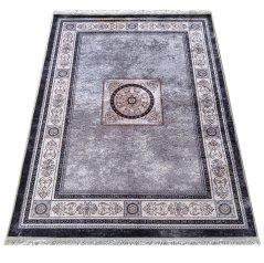 Siva vintage preproga z nežnim vzorcem