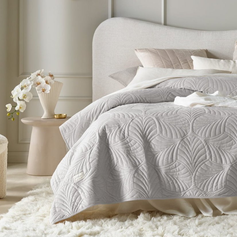 Světle šedý velurový přehoz na postel Feel 200 x 220 cm