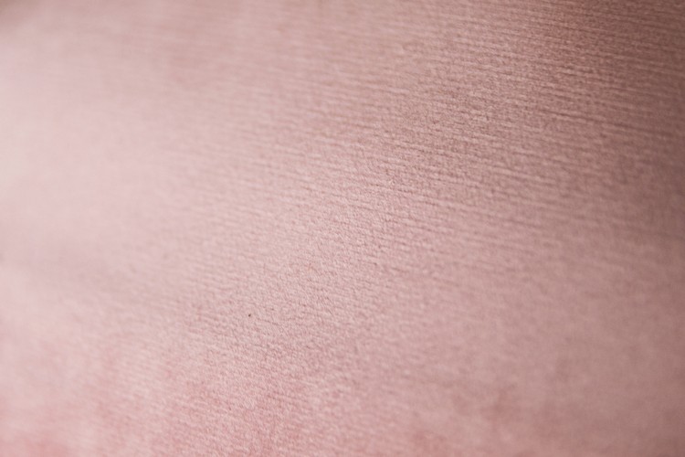 Бебешка розова люлка с кадифени възглавници