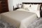 Oboustranní přehozy na manželskou postel v krémově béžové barvě