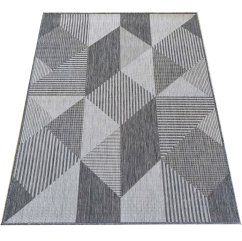 Štýlový koberec s geometrickými vzormi v sivej farbe