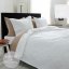Přehoz na manželskou postel 220x240 s ornamenty v bílé barvě