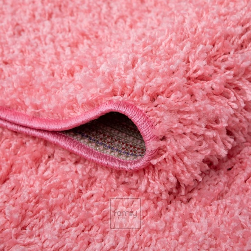 Gyönyörű szőnyeg élénk rózsaszín színben