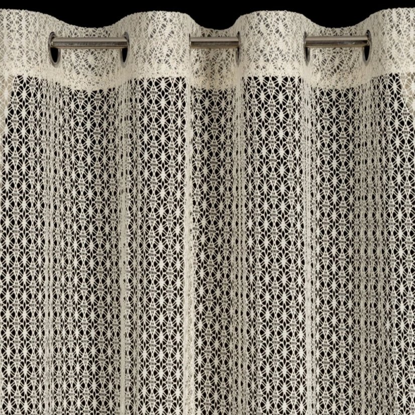 Záclona na kruzích s romantickým háčkovaným ažurovým vzorem - béžová