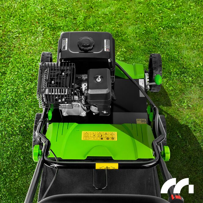 Bencinski prezračevalnik in vertikulator MALTEC MASTERLAWN-OIL4000