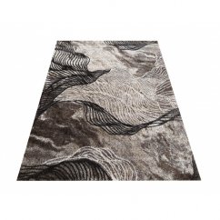 Изискан кафяв килим с интересен орнамент