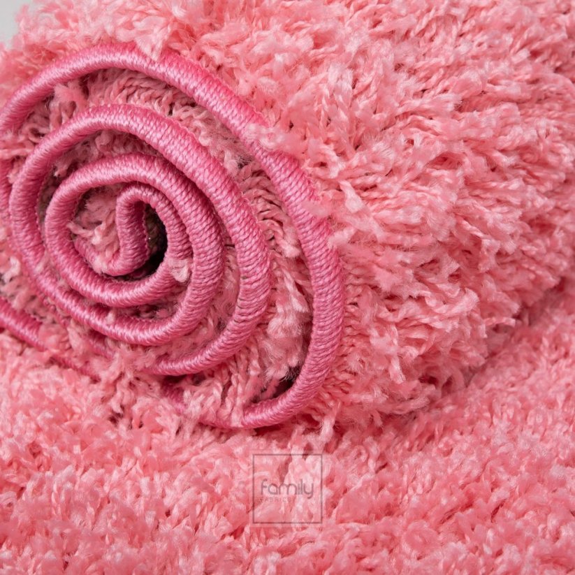 Gyönyörű szőnyeg élénk rózsaszín színben