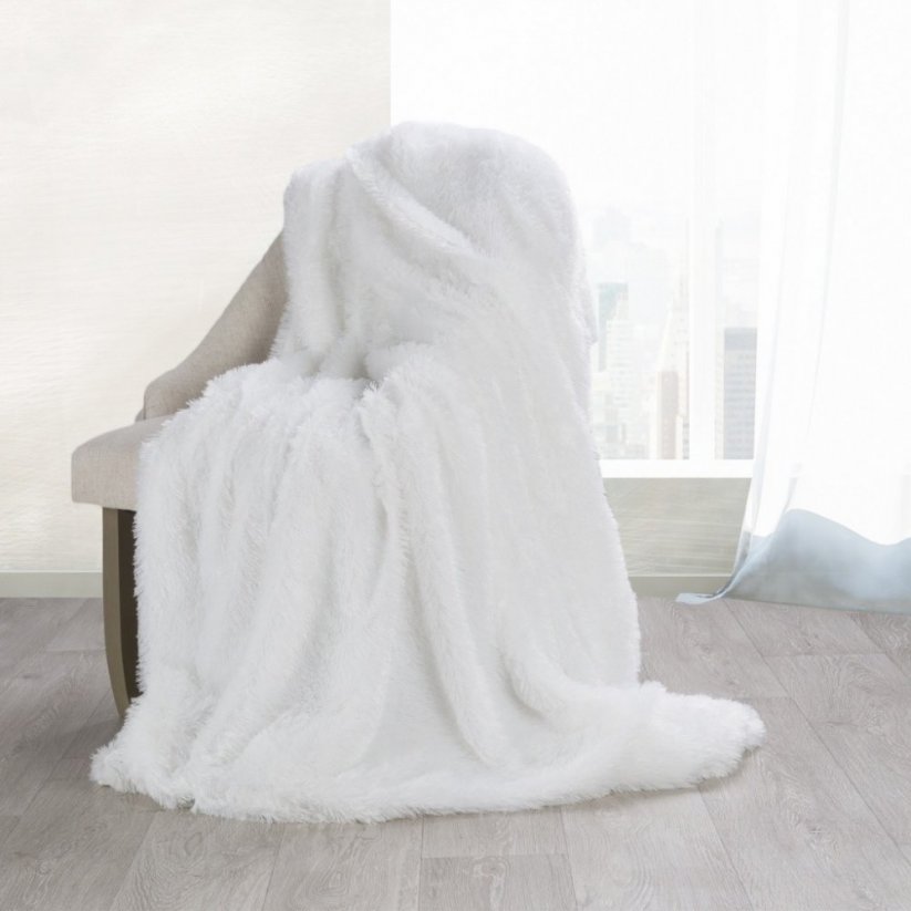 Príjemne mäkká deka bielej farby