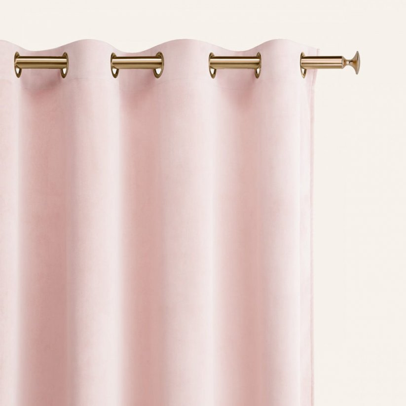 Světle růžový velurový závěs CHARMY na zlatých kolečkách 140 x 260 cm