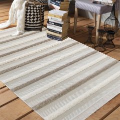 Béžový škandinávsky koberec s pruhovaný motívom
