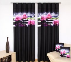 Moderner schwarzer Vorhang mit Orchideenmotiv
