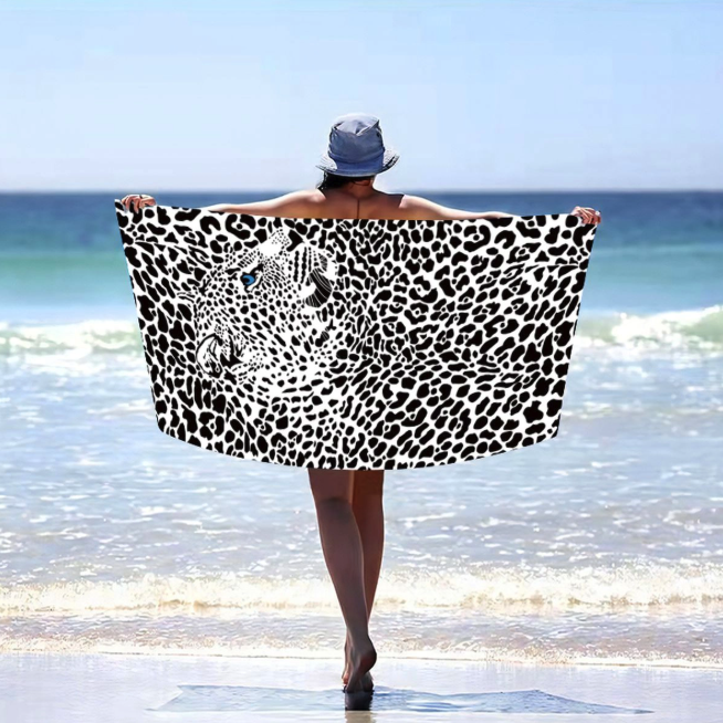 Telo mare trendy - bianco con motivo leopardato 100x180 cm