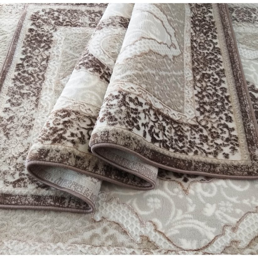 Изключителен кафяв килим във винтидж стил