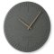 Sodobna lesena ura v svetlo sivi barvi