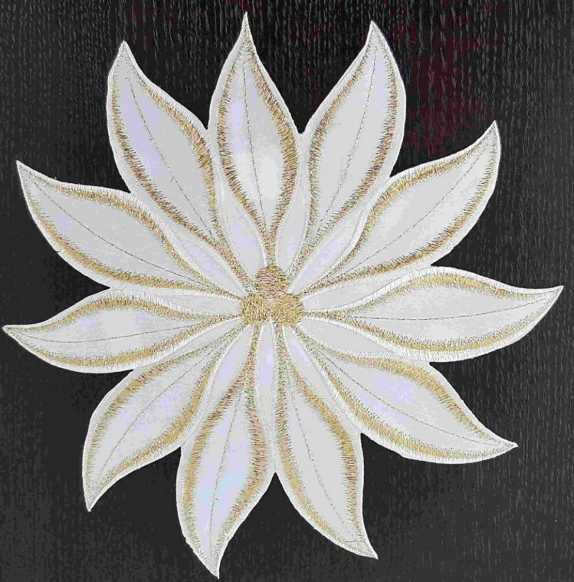 Sváteční bílo zlaté prostírání na stůl v motivu květu