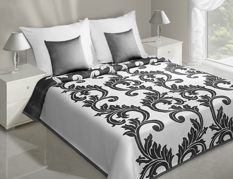 Cuvertură de pat albă cu ornament negru
