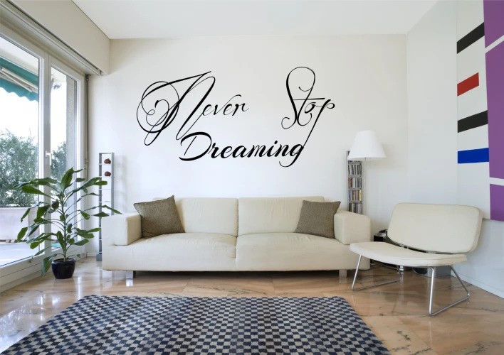 Nálepka na zeď nápis NEVER STOP DREAMING