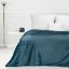Plüschdecke mit geprägtem Muster blau
