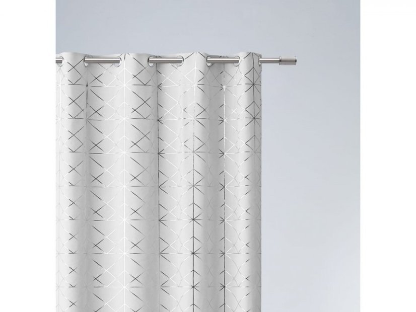 Jemný záves bielej farby so vzorom 140 x 260 cm so zavesením na kruhy