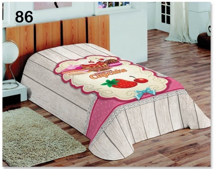 Szürke ágytakaró eper mintával - Méret: Szélesség: 155 cm Hossz: 220 cm
