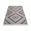 Skandinávský vzorovaný koberec s třásněmi