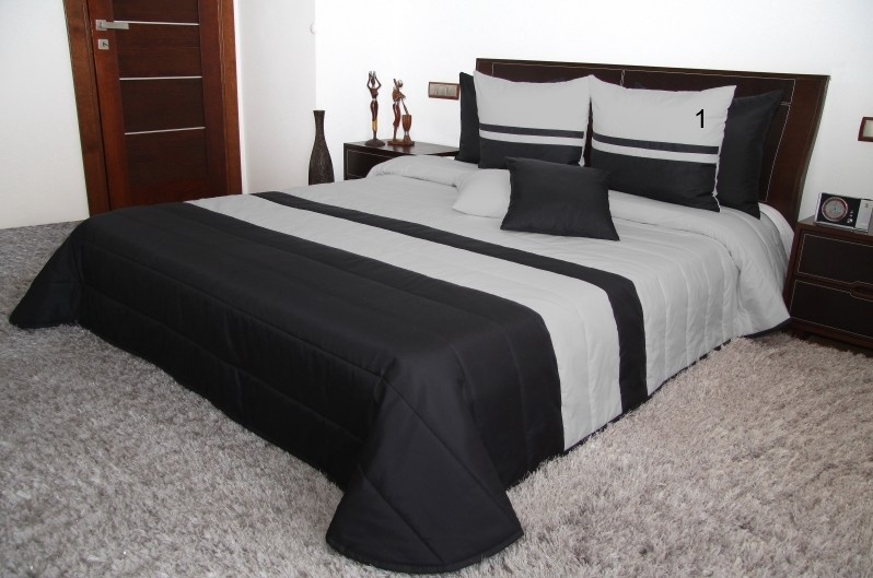 Prošívané přehozy na postele v černé barvě s šedými pruhy - Rozměr: Šířka: 200 cm | Délka: 220 cm